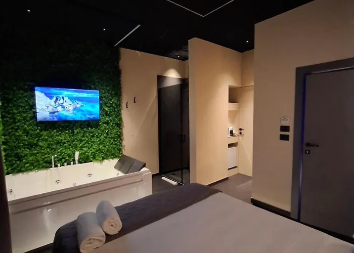 Dark & Light Rooms & Luxury Suites